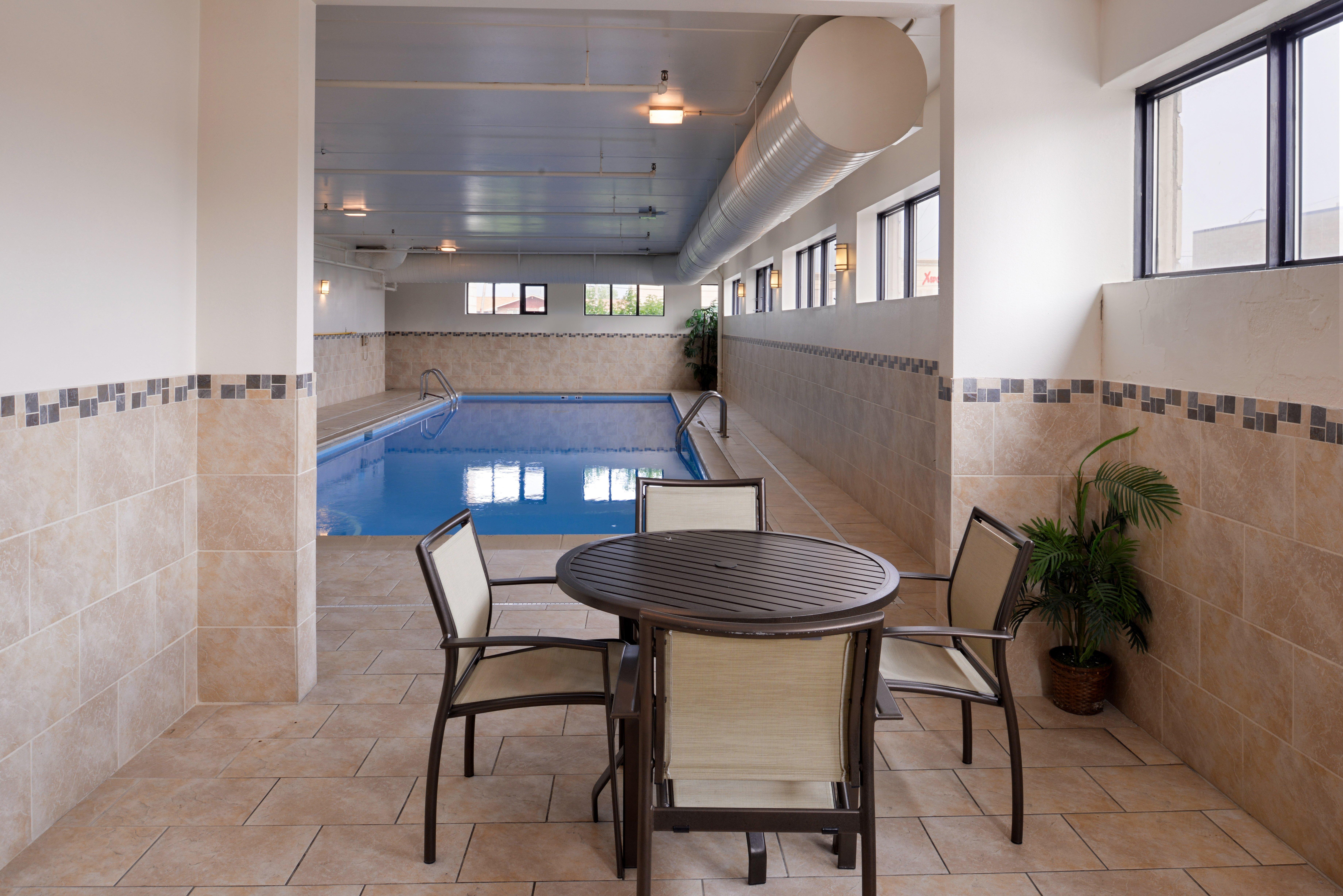 Holiday Inn Express Crestwood By Ihg Eksteriør bilde
