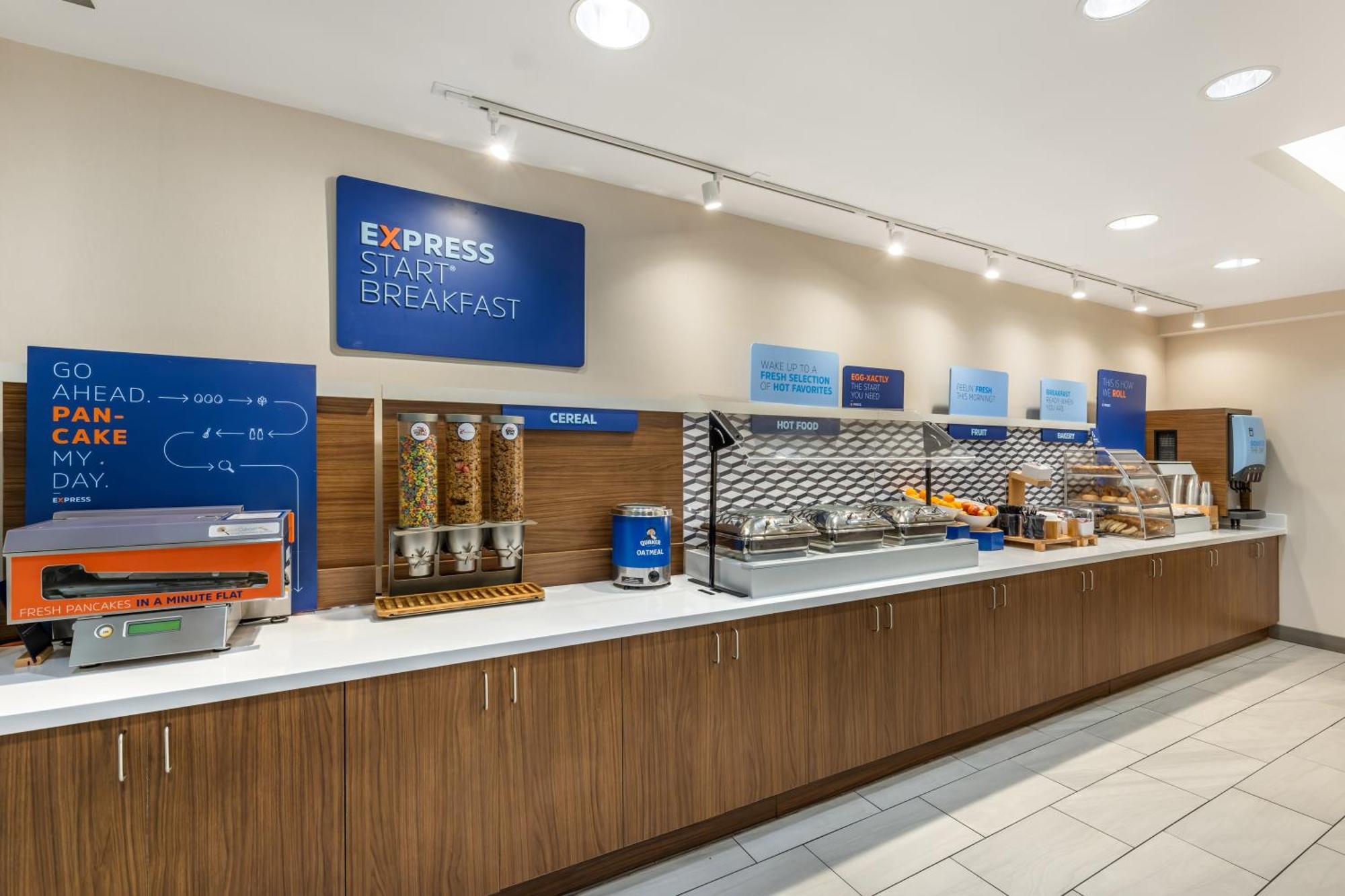 Holiday Inn Express Crestwood By Ihg Eksteriør bilde