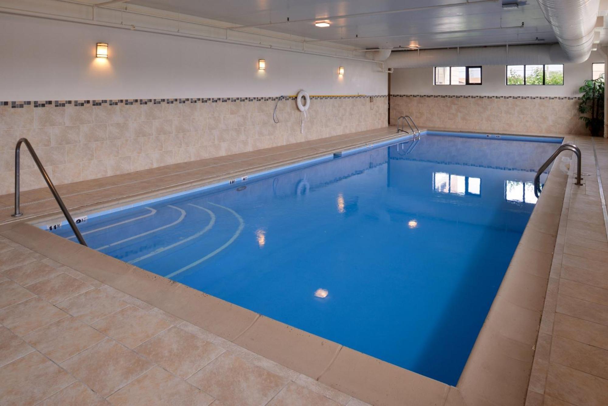 Holiday Inn Express Crestwood By Ihg Eksteriør bilde