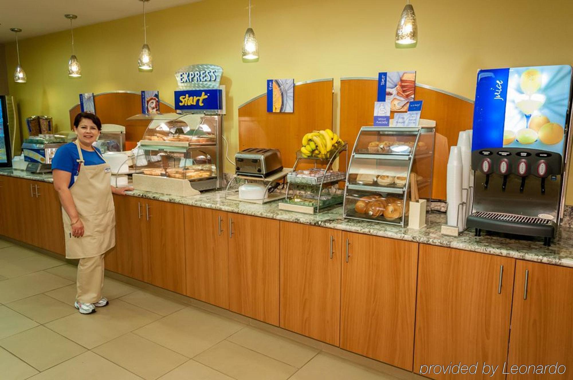 Holiday Inn Express Crestwood By Ihg Eksteriør bilde