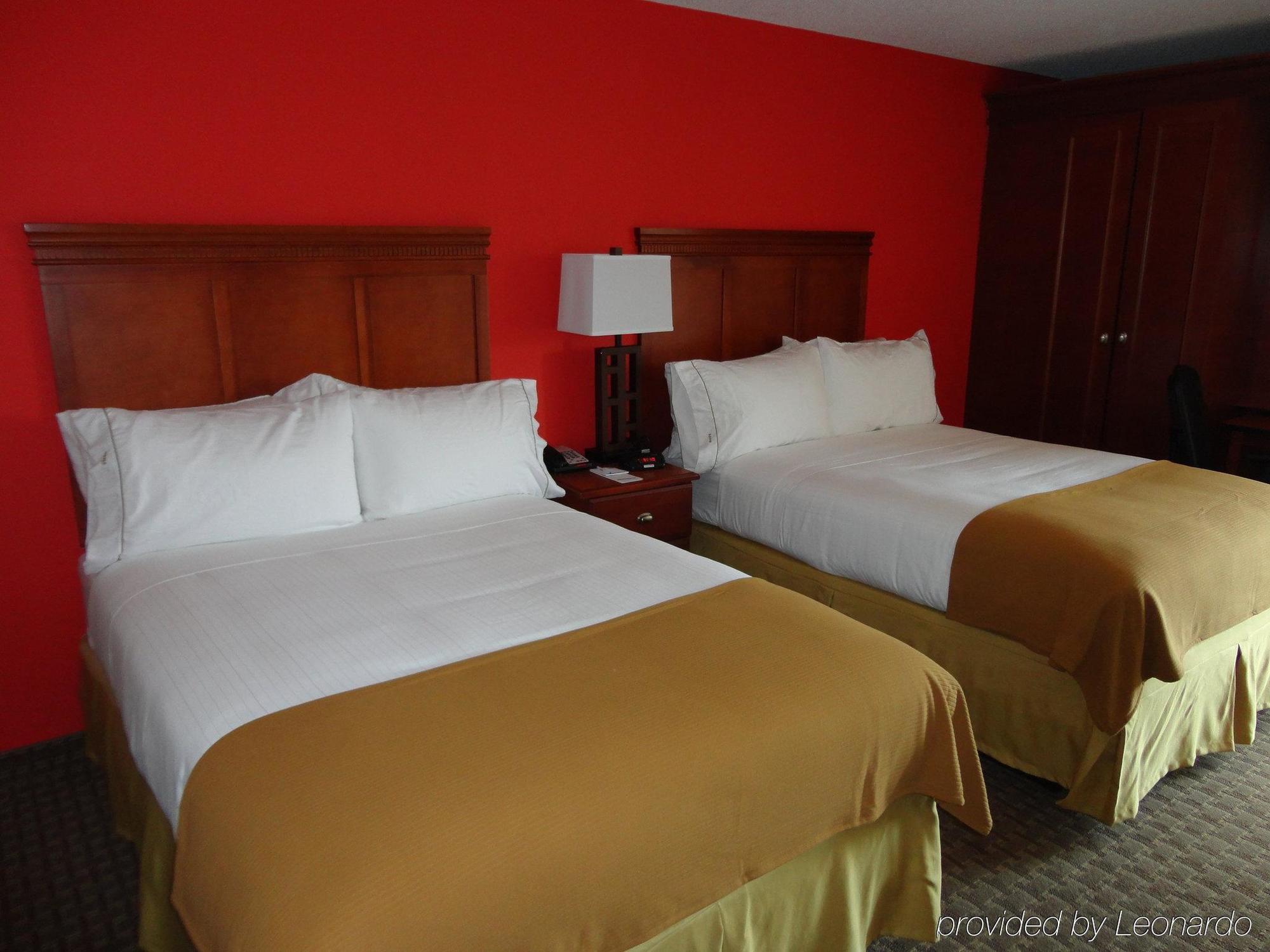 Holiday Inn Express Crestwood By Ihg Eksteriør bilde